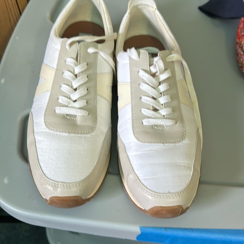 beautiful soft tennis shoes for women